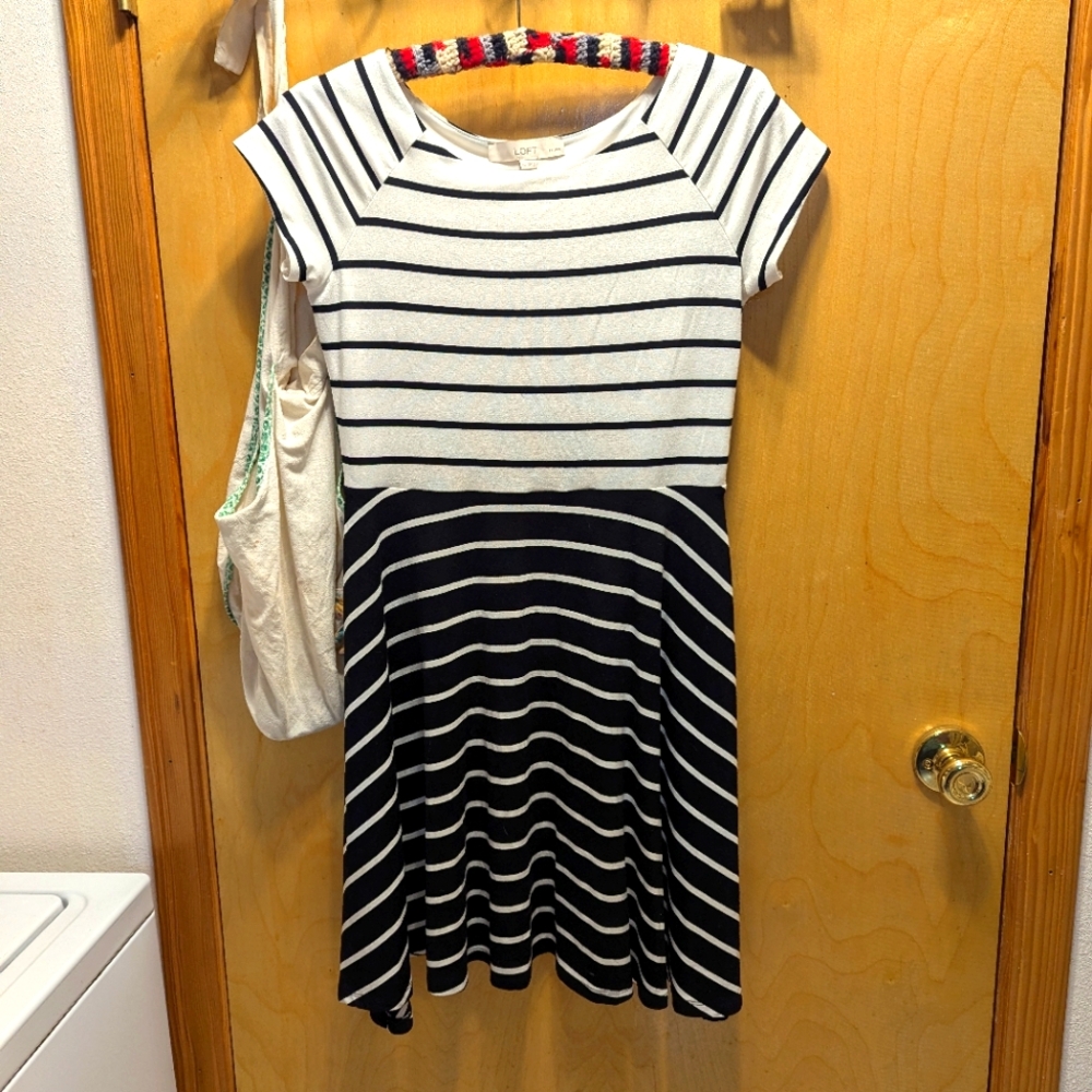 Lovely flattering dress. Small petite. Loft